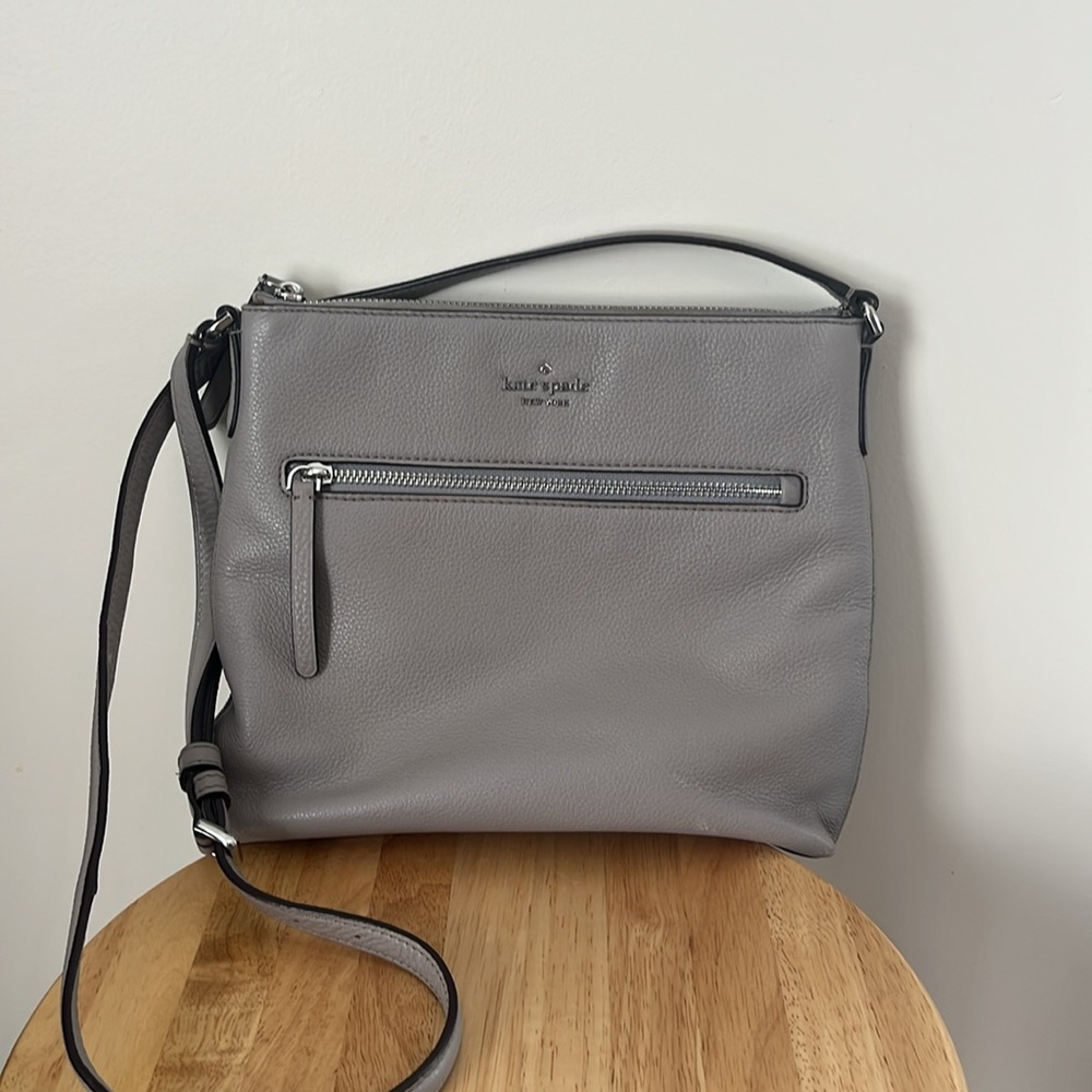 Kate Spade Gray Pebbled Leather Crossbody Bag Purse Classic Jackson Top Zip